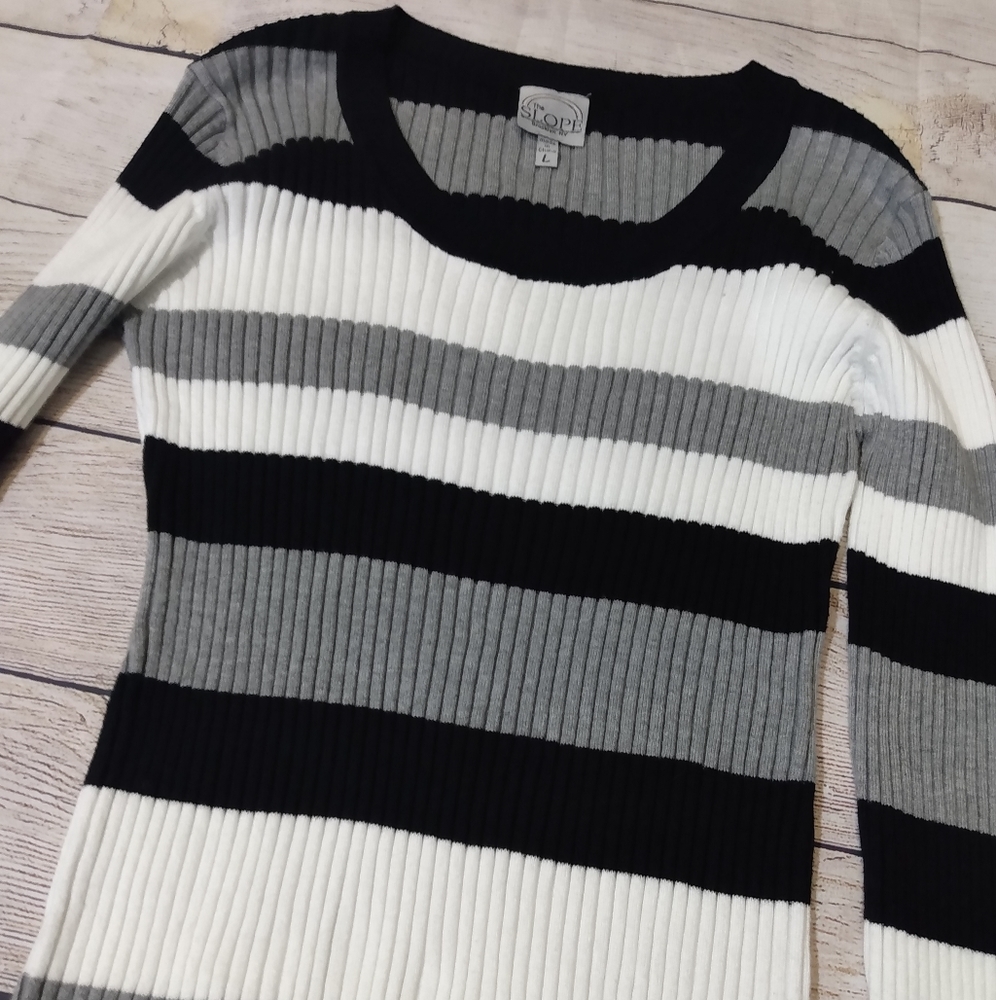 🌻3/$15 THE SLOPE striped shirt